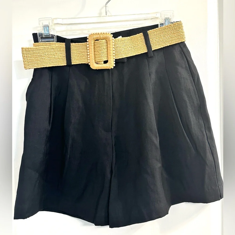 NWOT H&M black tailored high waisted pleated shorts with belt included Size 2.